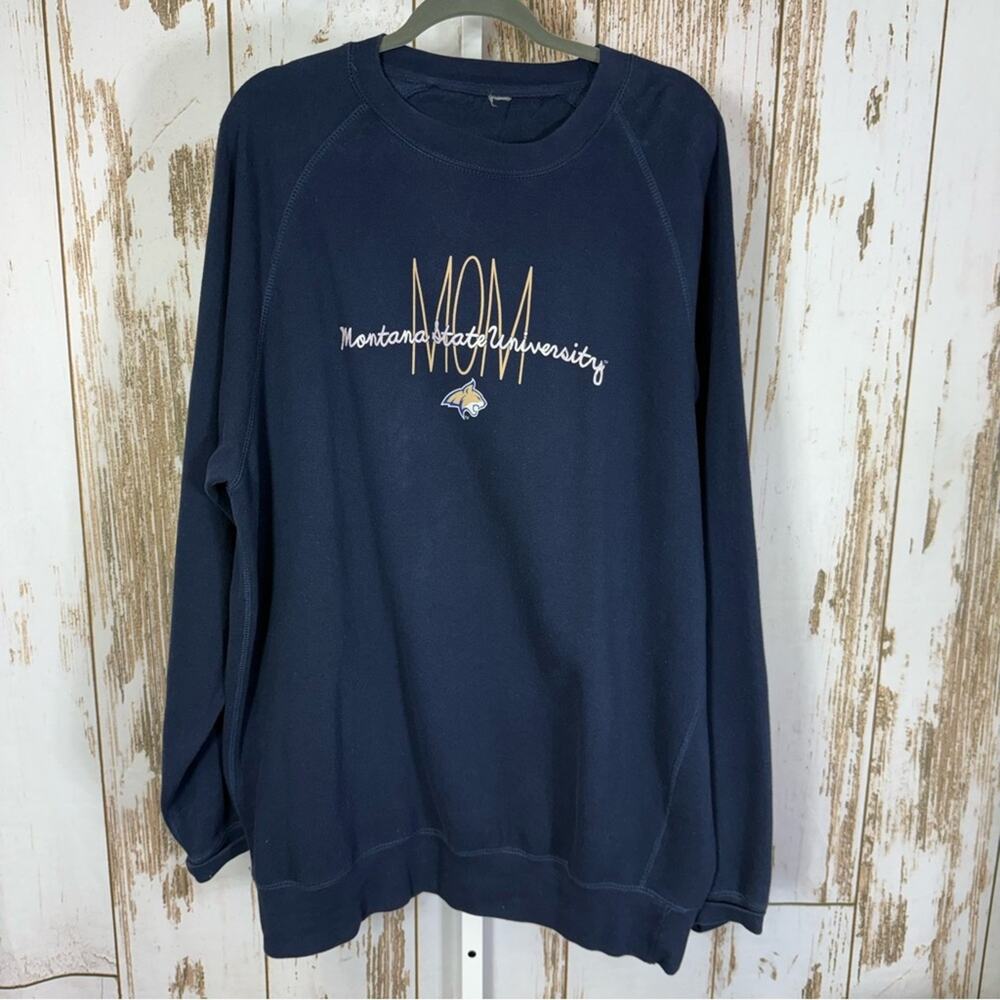 Montana State University Bobcats MOM, Navy Sweatshirt. Similar to a size 1X/2X.